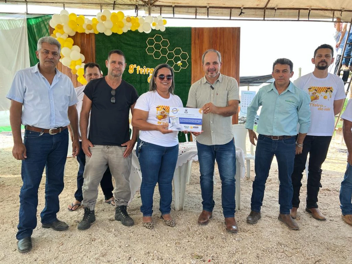 Wiston Gomes comemora conquistas da Associação de Apicultores e marca presença na VIII Feira do Mel
