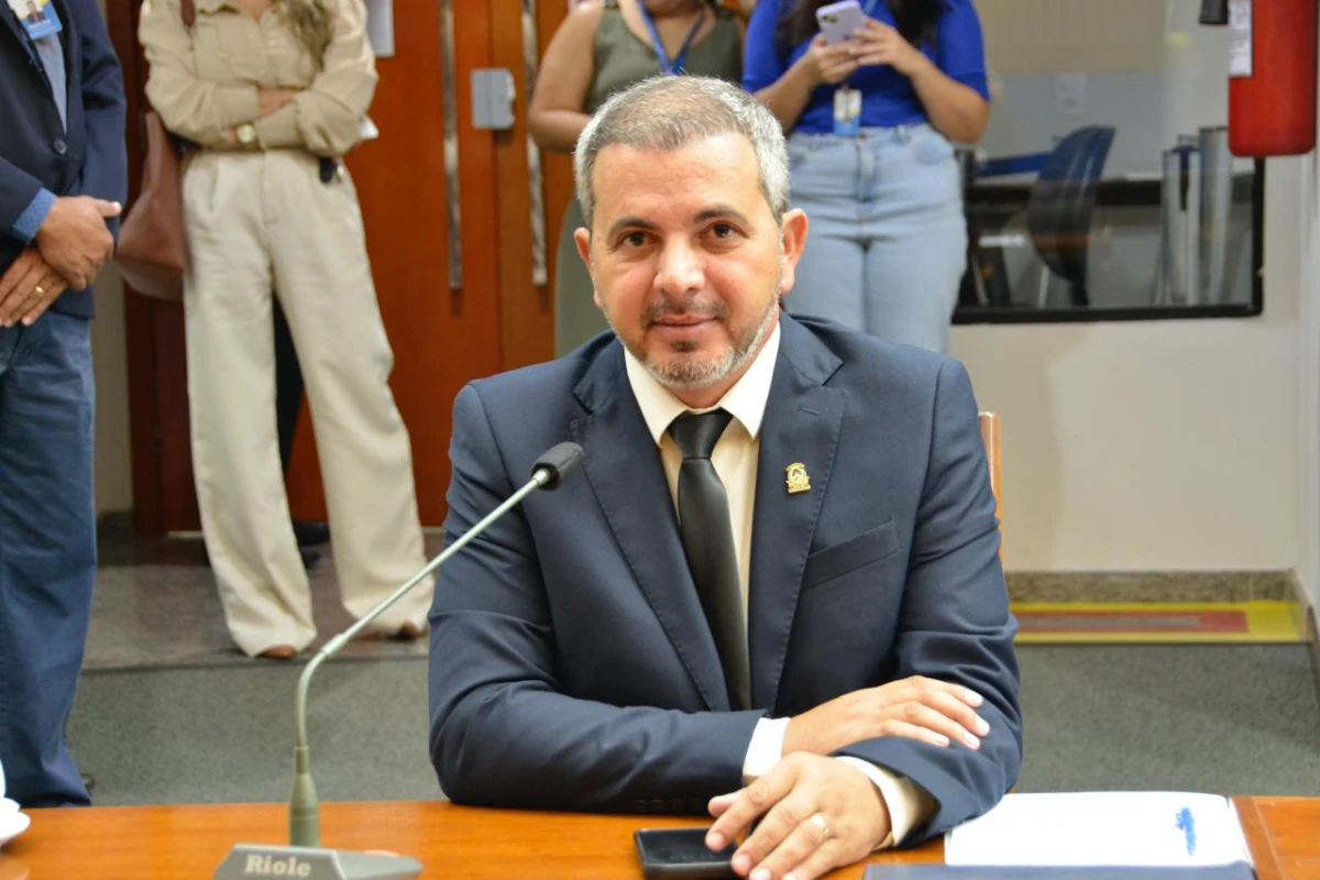 Wiston Gomes requer instalação de torre para sinal de telefonia e internet para setor do Machado