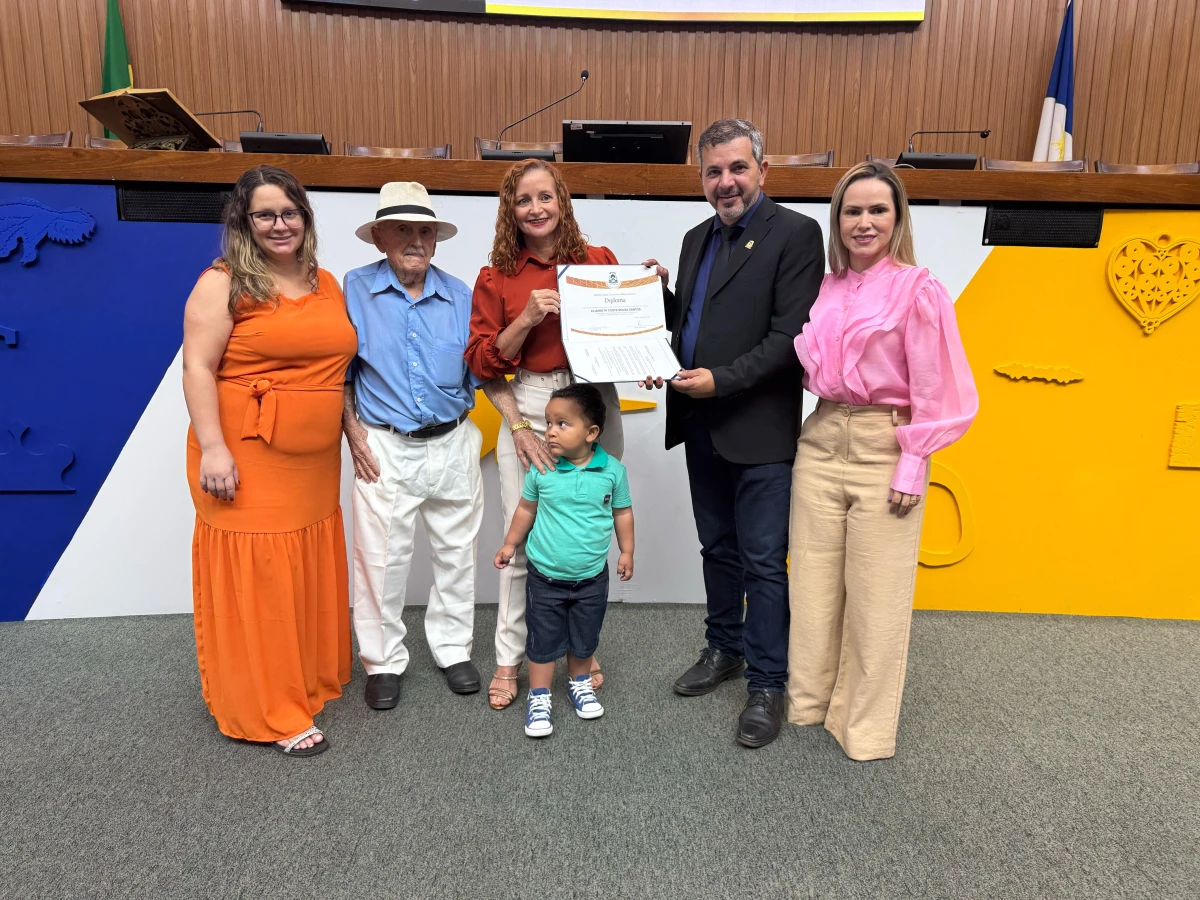 Wiston Gomes homenageia Elizabeth Costa em solenidade do Dia Internacional de Mulher