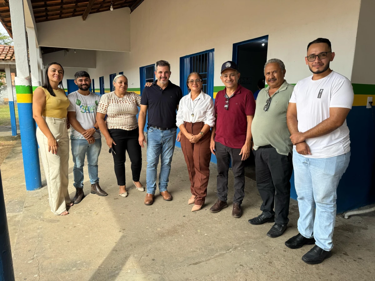 Wiston Gomes garante recursos para obra em escola e destaca avanço na educação na gestão Tota