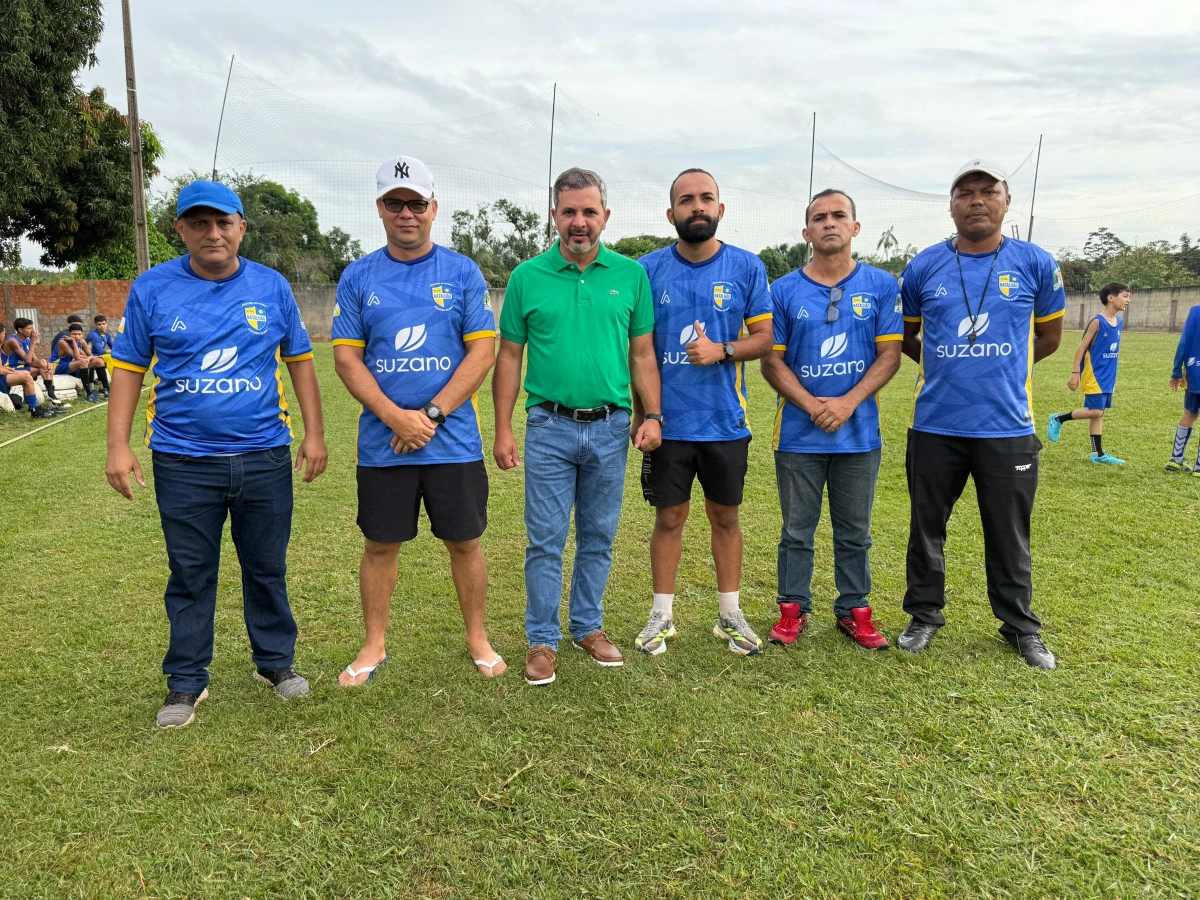 Deputado Wiston Gomes entrega materiais esportivos à Escolinha Guardiões do Bico