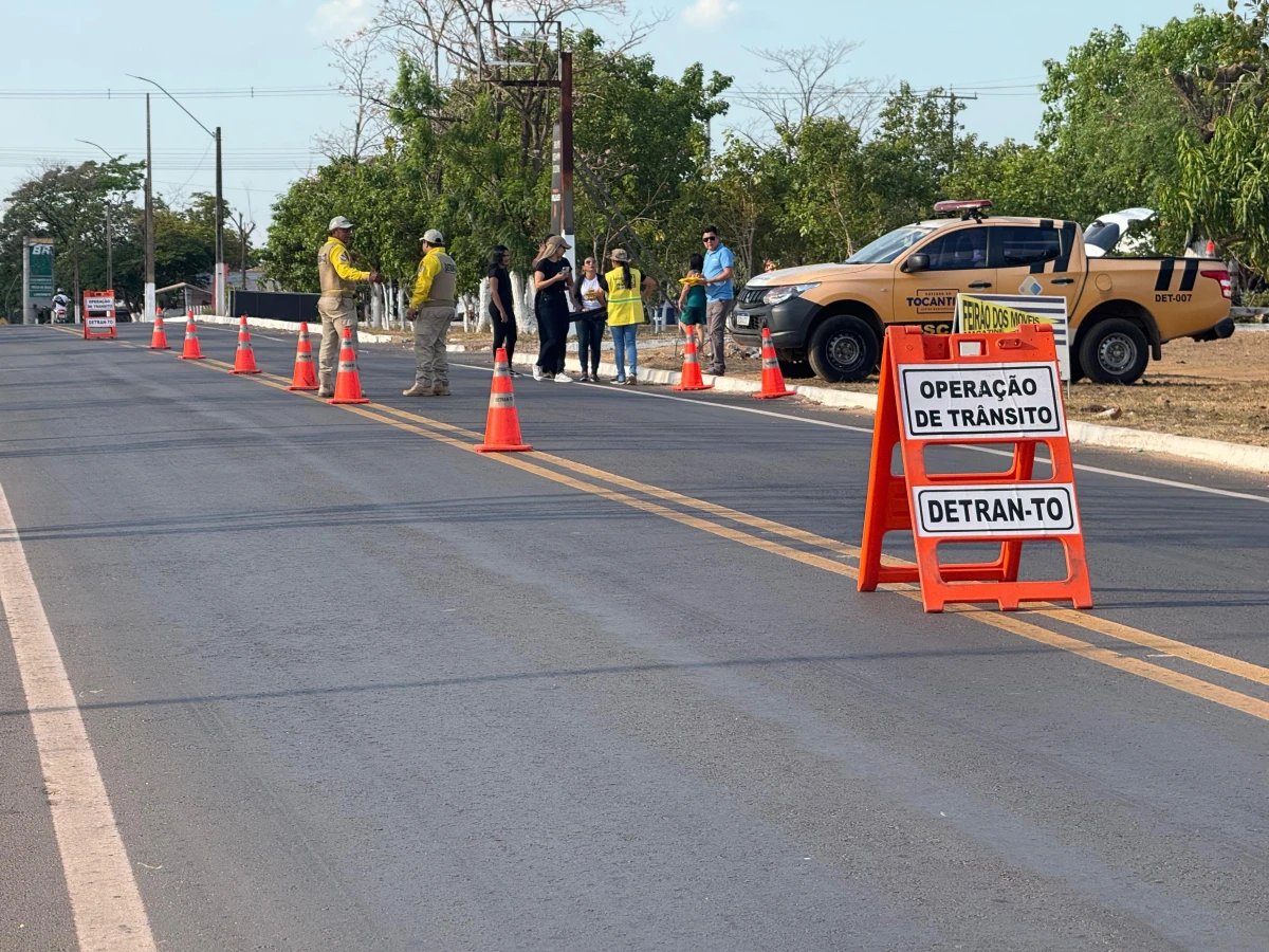 Governo do Estado e Detran atendem solicitação do deputado Wiston Gomes com blitz educativa em Araguatins